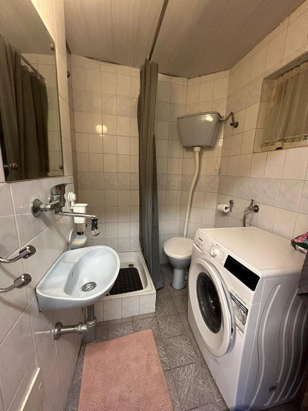 Private Apartament With Shared Bathroom Belgrado Esterno foto
