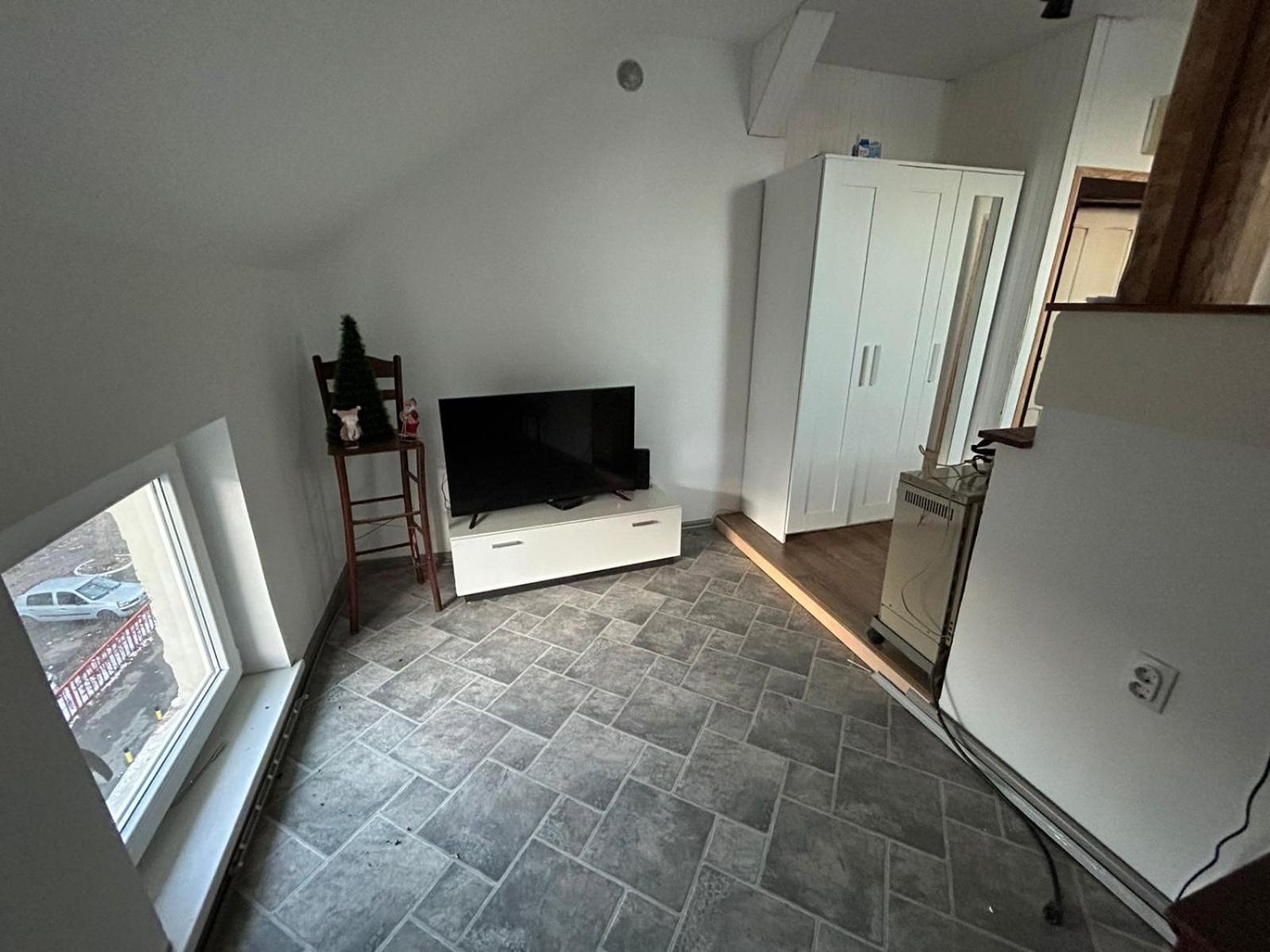 Private Apartament With Shared Bathroom Belgrado Esterno foto
