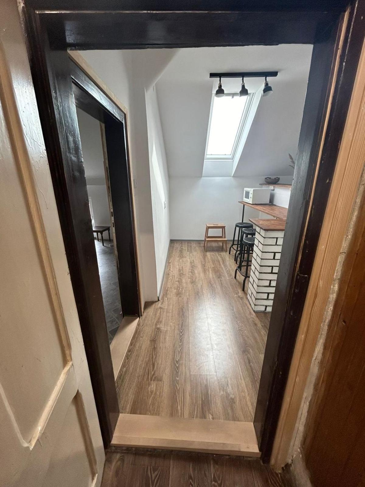 Private Apartament With Shared Bathroom Belgrado Esterno foto